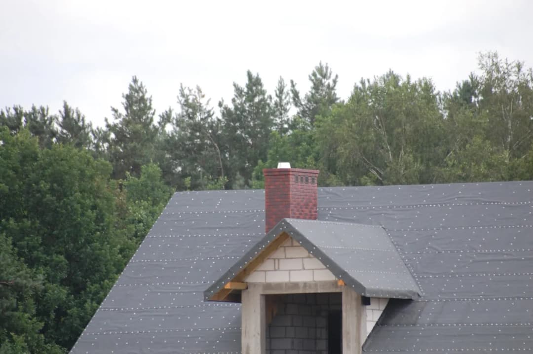 Jak postawić komin systemowy - uniknij najczęstszych błędów w budowie