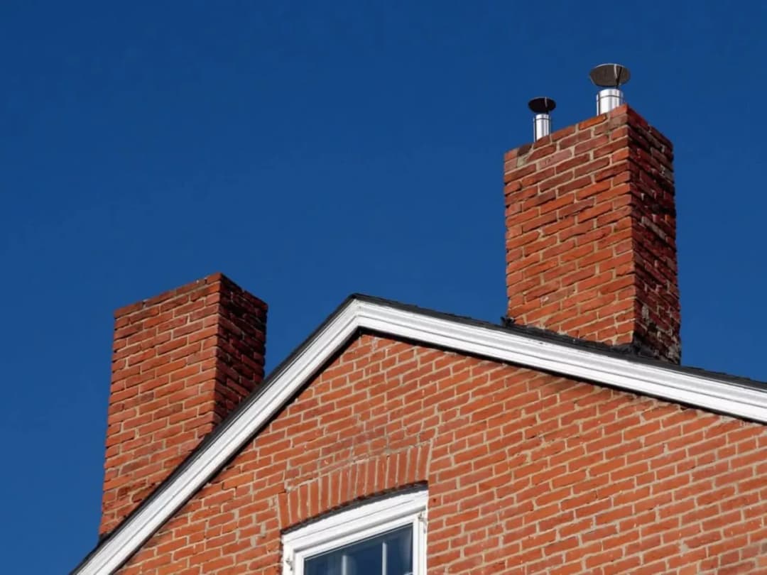 Gdzie odprowadzić skropliny z komina, aby uniknąć problemów?