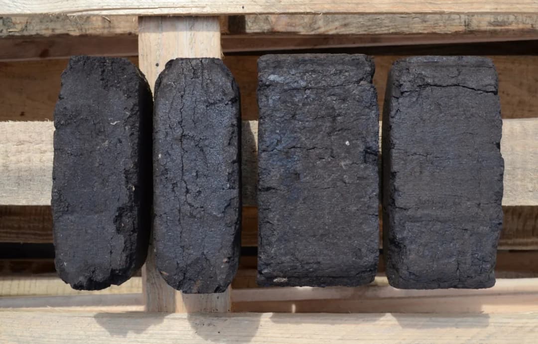 Gdzie kupić brykiet torfowy? Sprawdź najlepsze oferty i ceny