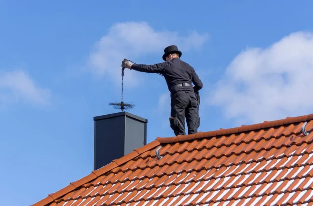 Czy kominiarzowi trzeba płacić? Sprawdź koszty i konsekwencje